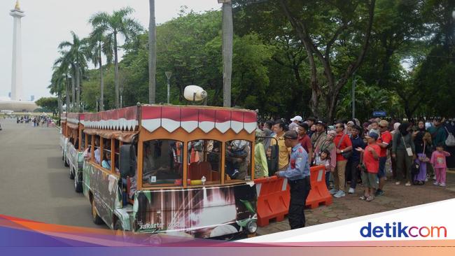 Suasana Monas Saat Libur Sekolah dan Nataru