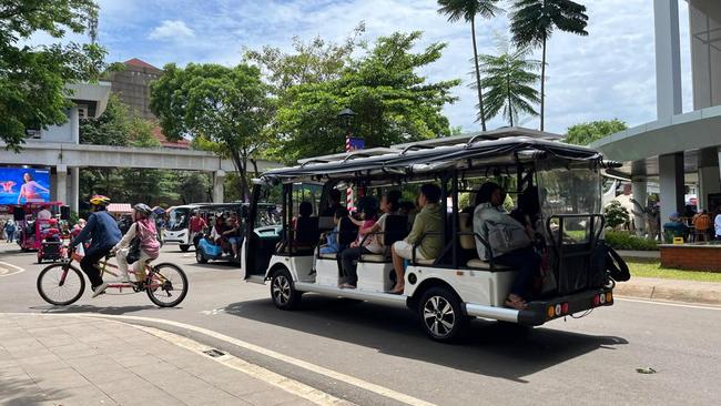 H+1 Natal, Taman Mini Ramai Dikunjungi Wisatawan Sejak Pagi Tadi