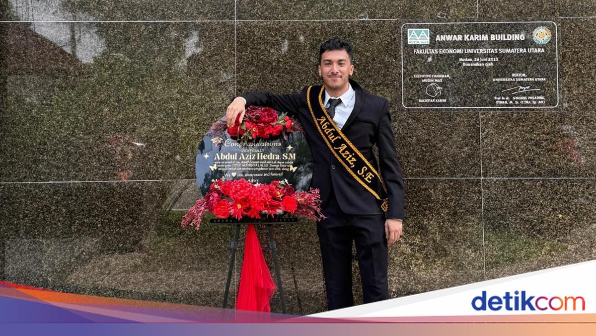 Aziz Hedra Lulus Kuliah, Siapin Gebrakan Baru di Musik