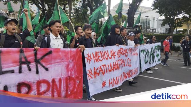 Seloroh Mahasiswa Tak Bisa Makan Warteg Rp 10 Ribu Jika PPN 12%