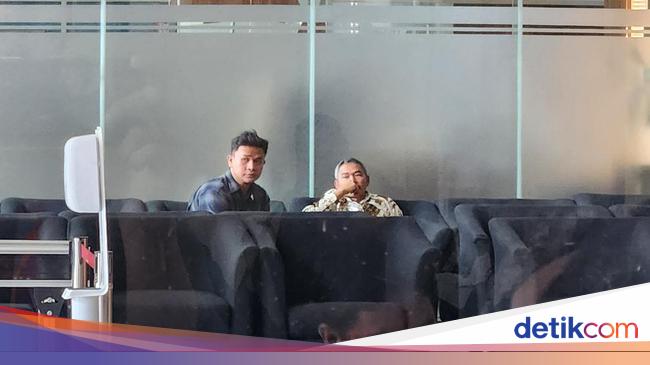 Anggota DPR Heri Gunawan-Satori Penuhi Panggilan KPK Terkait Korupsi CSR BI