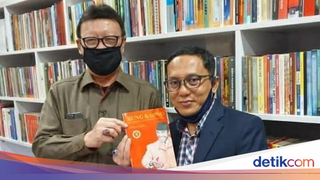 Penyambung Lidah Rakyat di Antara Tjahjo dan Hasto