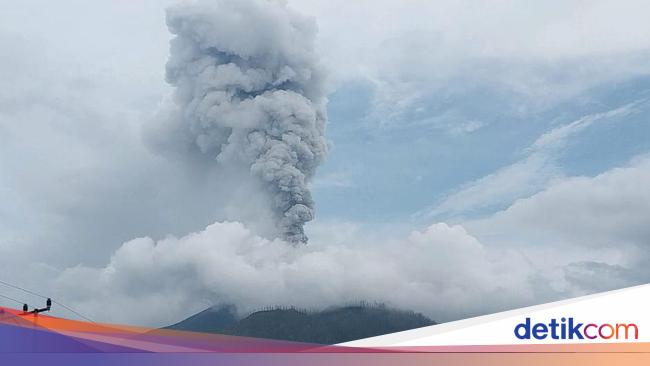 Gunung Lewotobi Laki-laki Erupsi