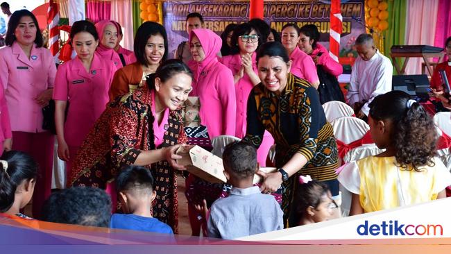 Ketum Bhayangkari Rayakan Natal Bersama Anak-anak Korban Erupsi Gunung Lewotobi