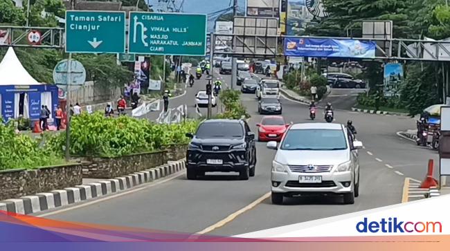 70 Ribu Kendaraan Melintas Puncak hingga Sore Ini, Sejumlah Titik Macet