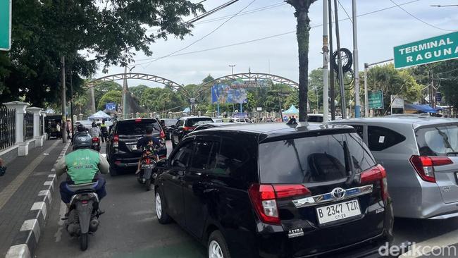 Taman Margasatwa Ragunan Ramai Pengunjung, Lalin Jalan Harsono RM Macet