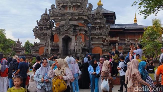 Libur Natal dan Tahun Baru, 23 Ribu Pengunjung Padati TMII