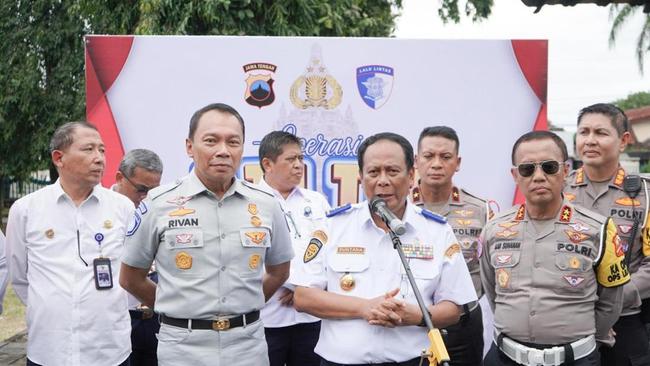 Dirut Jasa Raharja-Wamenhub Sidak Kelaikan Bus Pariwisata Prambanan