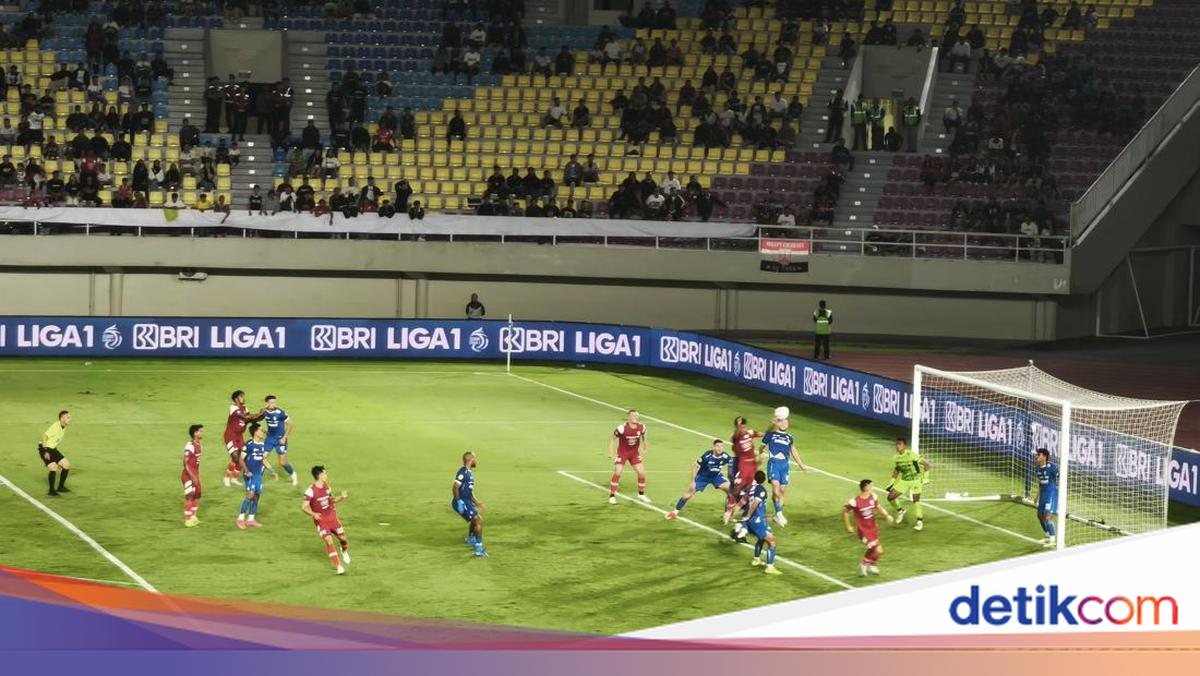 Klasemen Liga 1: Persib Bandung Tahun Baruan di Puncak