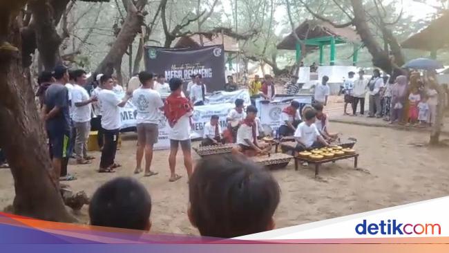 Pemkab Sumenep Suguhkan Pertunjukan Tongtong di Pantai Slopeng &amp; Lombang