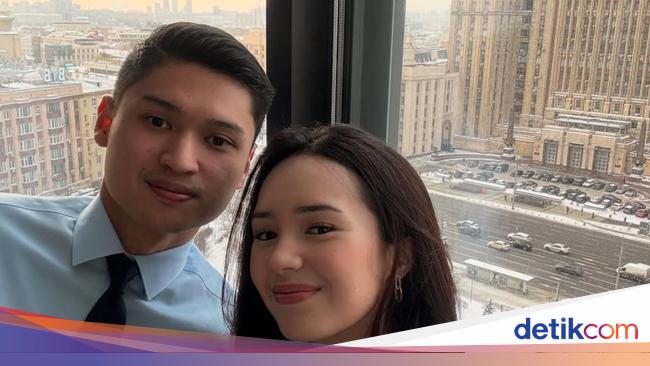 7 Foto Beby Tsabina Temani Suami Dinas ke Rusia, Tampil Cantik Bergaya Simpel