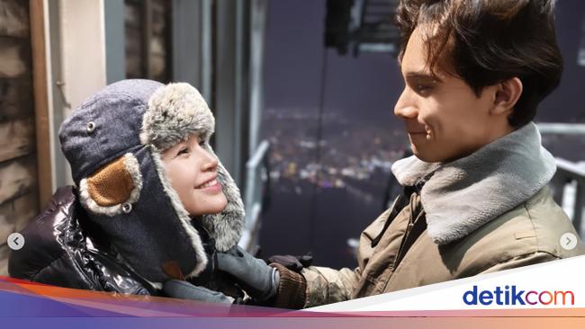 7 Gaya Rossa Lihat Aurora, Liburan Terakhir Bareng Putranya Sebelum Kuliah