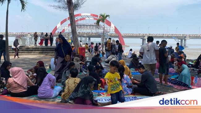 THP Kenjeran Mulai Diserbu Pengunjung Libur Nataru 2025