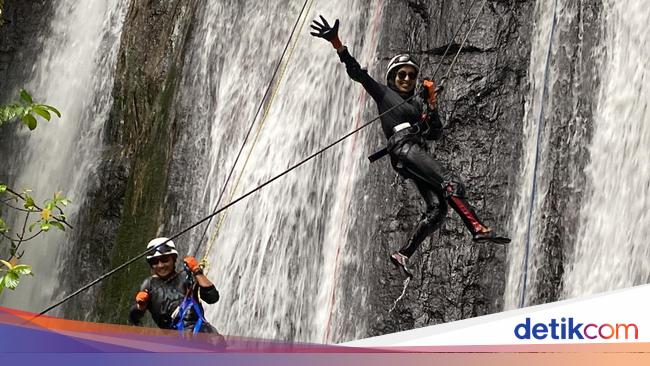 Berpetualang Lewat Canyoning di Gunung Menir Bogor