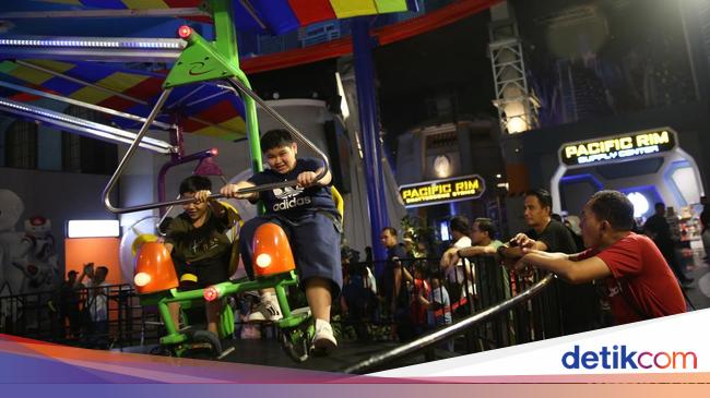 Libur Akhir Tahun 2024, Trans Studio Cibubur Ramai Pengunjung