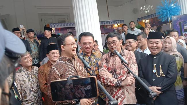 Ragam Komentar Kala Ahok dan Anies Akrab