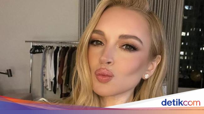 10 Transformasi Wajah Lindsay Lohan Berubah Drastis, Disebut Bak Diculik Alien