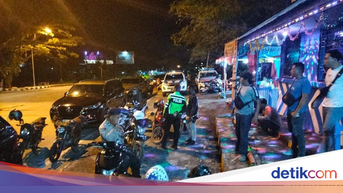 Malam Tahun Baru di Lapangan Trinati Sorong Selatan Mulai Dipadati Warga