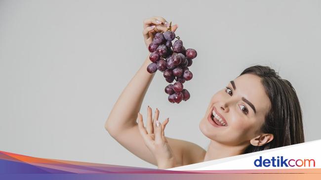 8 Tradisi Tahun Baru Unik di Dunia, Makan 12 Anggur Hingga Membelah Apel