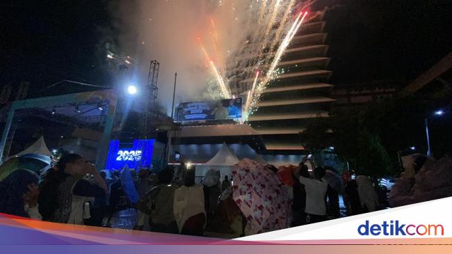 Serunya Konser dan Pesta Kembang Api Tahun Baru di Semarang