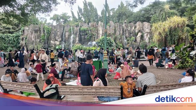 87 Ribu Warga Padati Taman Margasatwa Ragunan Hari Ini