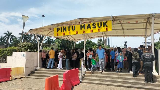 Pengunjung Kecewa Tak Bisa ke Puncak Monas gegara Kehabisan Tiket