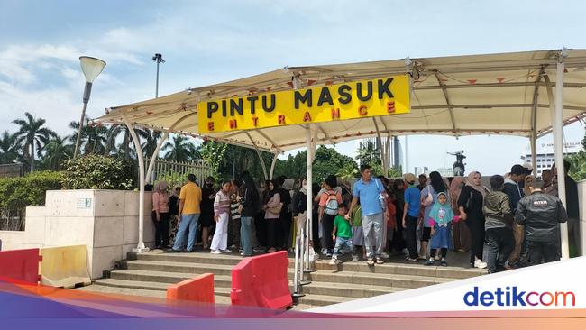 Pengunjung Kecewa Tak Bisa ke Puncak Monas gegara Kehabisan Tiket