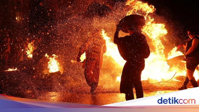 Potret Tradisi Unik Tahun Baruan di Inggris Utara