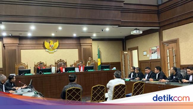 Saksi Sakit, Sidang 3 Hakim Pembebas Ronald Tannur Ditunda