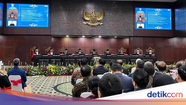 Menko Yusril hingga Menkum Supratman Andi Hadiri Sidang Pleno Khusus MK