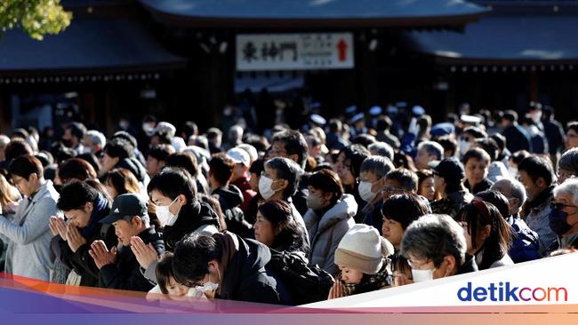 Tradisi Berdoa Sambut Tahun Baru di Kuil Meiji Tokyo