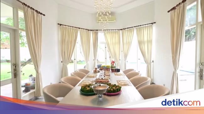 Potret Dapur di Rumah Baru Adly Fairuz dan Anbeen Rishi yang Serba Putih