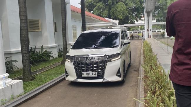 Mobil Prabowo dan Para Menteri Merapat ke Istana Bogor