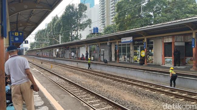 Penumpang KRL Tolak Stasiun Karet Ditutup: Jalan Jadi Lebih Jauh