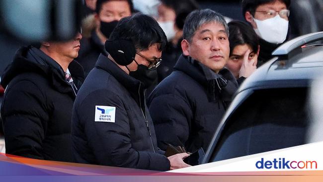 Tim Penyidik Korsel Dihadang Masuk ke Rumah Presiden Yoon Suk Yeol