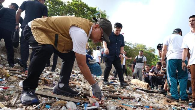 Bersih-bersih Pantai, Zulhas Bicara Pentingnya Jaga Populasi Ikan Konsumsi