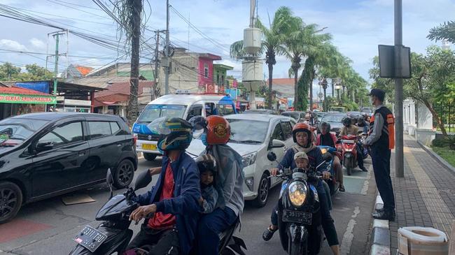 Ragunan Ramai Pengunjung, Lalin Jalan Harsono RM Macet