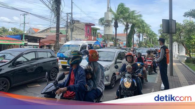 Ragunan Ramai Pengunjung, Lalin Jalan Harsono RM Macet