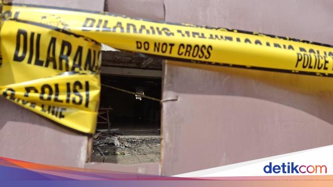 Rumah Kebakaran di Kebayoran Lama Kini Dipasangi Garis Polisi