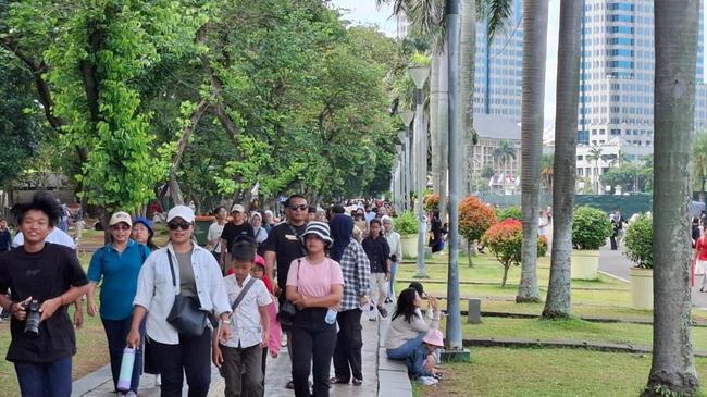 Monas Ramai Pengunjung Jelang Akhir Libur Panjang Natal dan Tahun Baru