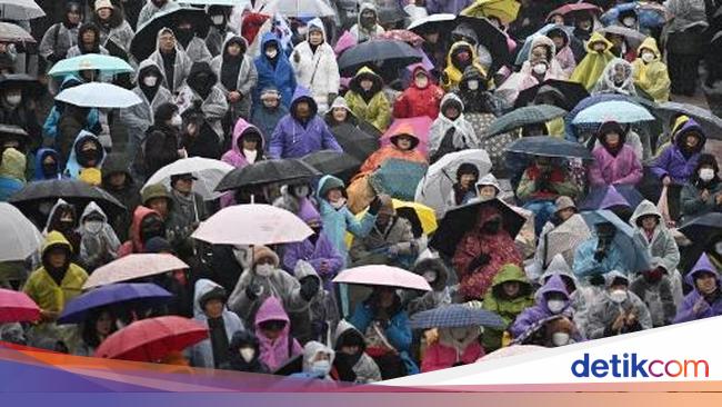 Terjang Badai Salju, Warga Demo Desak Presiden Korsel Yoon Ditangkap