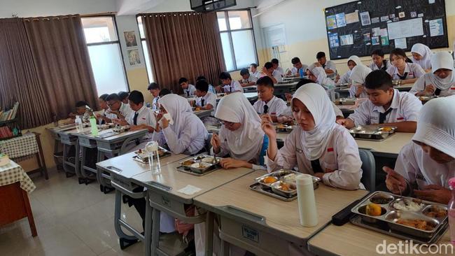 Serba-serbi Hari Pertama Makan Bergizi Gratis