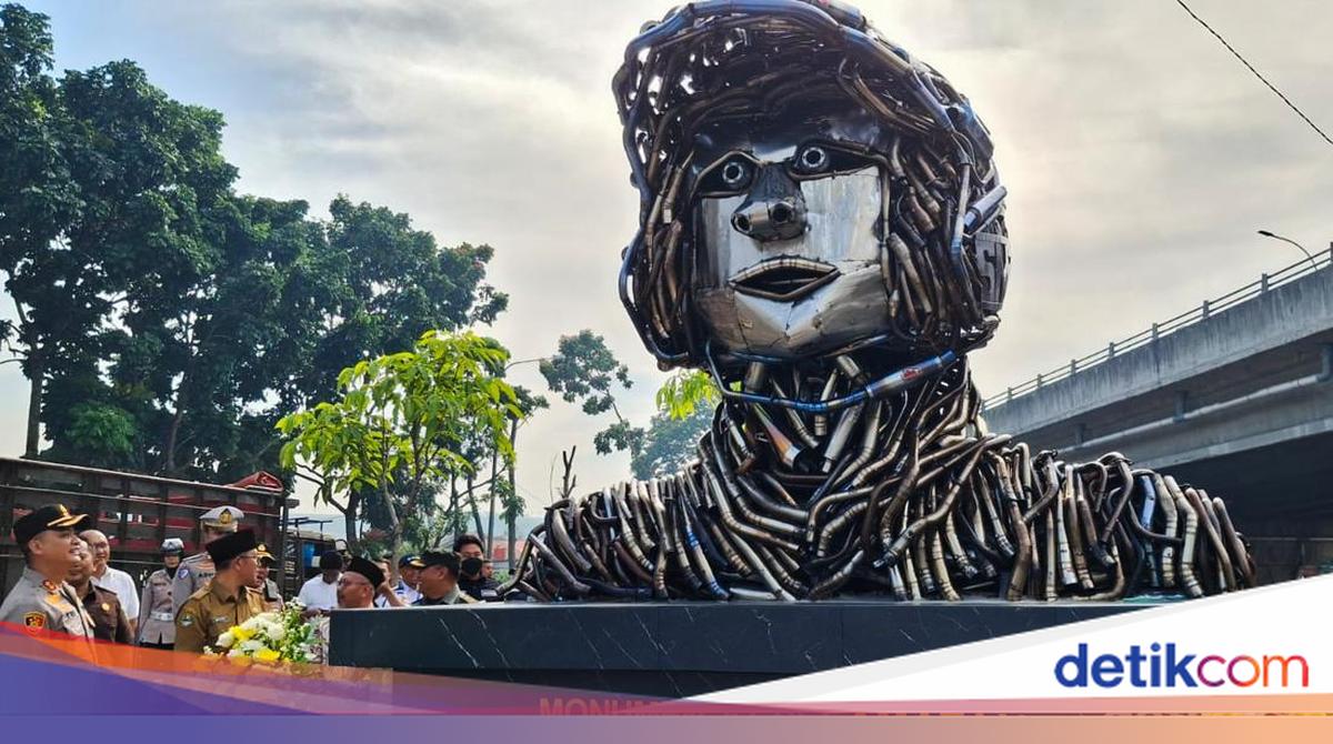 Wajah Baru Simpang Padalarang, Ada Tugu Pria Berhelm dari Knalpot