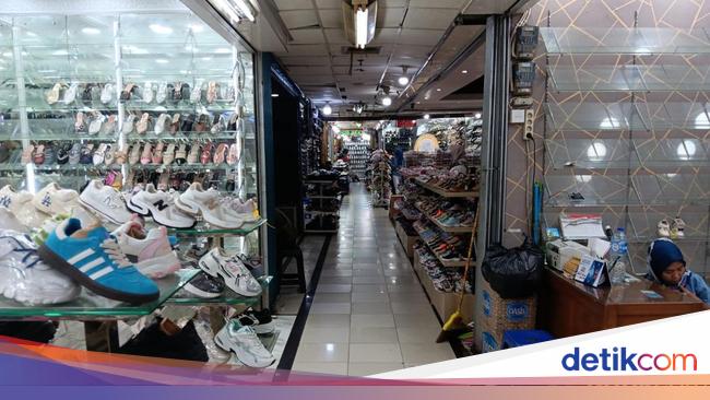 Jakarta Market Traders Experience Sales Slump, Face Losses, and Employee Reductions