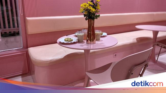 Cewek Kue Wajib Mampir! Kafe Serba Pink Ini Punya Dessert Cantik