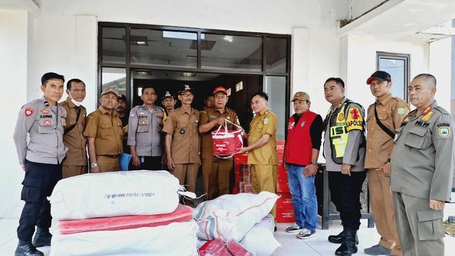 Kemensos Gerak Cepat Salurkan Logistik Puting Beliung Subang Rp 138 Juta