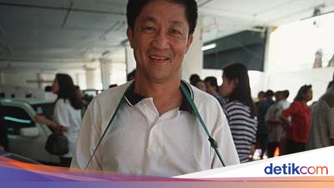 Dulu Kaya Raya, Miliarder Ini Sekarang Jual Roti di Pinggir Jalan
