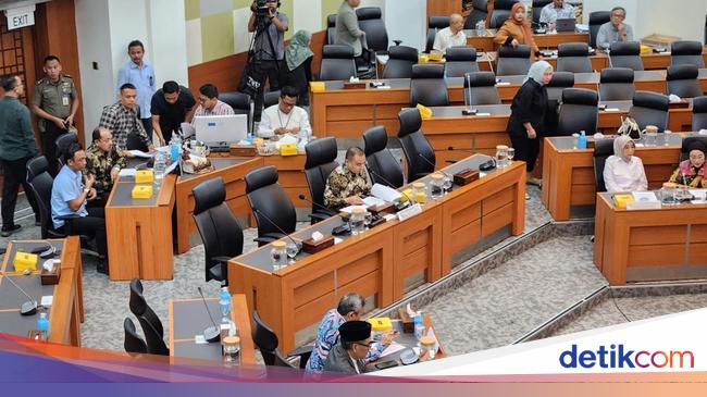 Wakil Ketua DPR Dasco Pimpin Rapat Persiapan Timwas Haji 2025