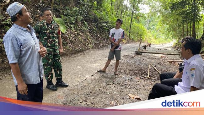 Warga Iuran Perbaiki Jalan Rusak, Pemkab Pandeglang Akui Belum Tersentuh