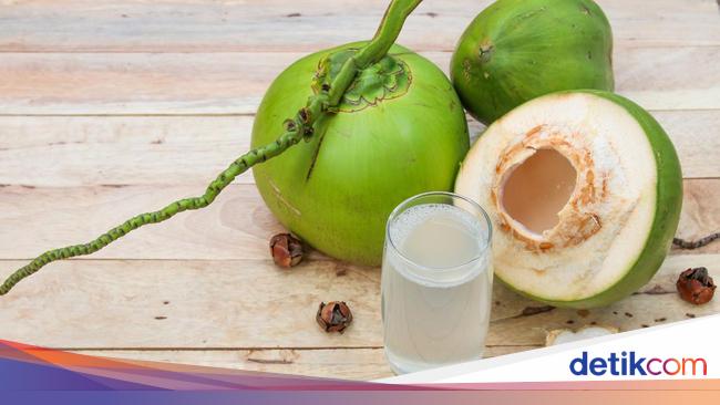 Manfaat Konsumsi Air Kelapa Muda di Pagi Hari, Termasuk Cegah Batu Ginjal